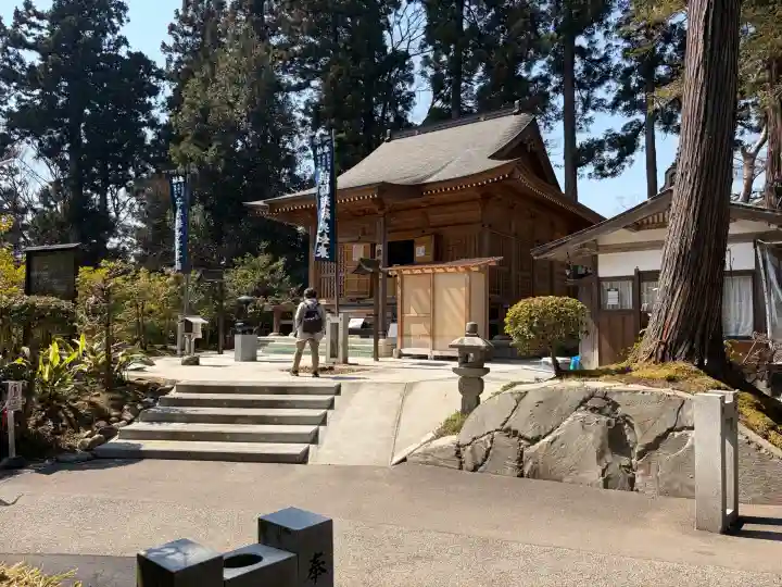 中尊寺 薬師堂の{uncategorized: "未分類", other: "その他", undefined: "問題あり", building: "その他建物", grave: "お墓", sacred_gate: "鳥居", guardian: "狛犬", statue: "像", buddha: "仏像", history: "歴史", nature: "自然", garden: "庭園", animal: "動物", pagoda: "塔", temizu: "手水舎", mountain_gate: "山門・神門", sanctuary: "本殿・本堂", subordinate: "末社・摂社", art: "芸術", scenery: "景色", jizo: "地蔵", ema: "絵馬", goshuin: "御朱印", omikuji: "おみくじ", items: "授与品その他", amulet: "お守り", goshuincho: "御朱印帳", eats: "食事", festival: "お祭り", votive_dance: "神楽", shichigosan: "七五三参", wedding: "結婚式", experience: "体験その他", initially: "初詣", around: "周辺", anti_infection: "感染症対策"}