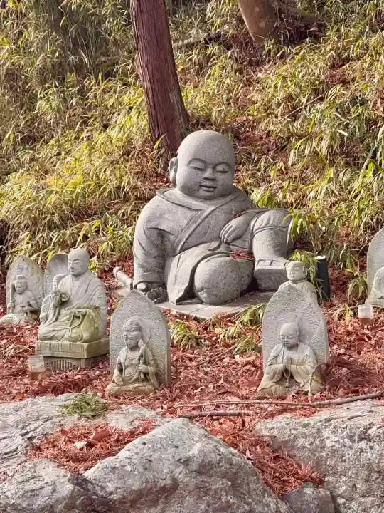 西教寺の{uncategorized: "未分類", other: "その他", undefined: "問題あり", building: "その他建物", grave: "お墓", sacred_gate: "鳥居", guardian: "狛犬", statue: "像", buddha: "仏像", history: "歴史", nature: "自然", garden: "庭園", animal: "動物", pagoda: "塔", temizu: "手水舎", mountain_gate: "山門・神門", sanctuary: "本殿・本堂", subordinate: "末社・摂社", art: "芸術", scenery: "景色", jizo: "地蔵", ema: "絵馬", goshuin: "御朱印", omikuji: "おみくじ", items: "授与品その他", amulet: "お守り", goshuincho: "御朱印帳", eats: "食事", festival: "お祭り", votive_dance: "神楽", shichigosan: "七五三参", wedding: "結婚式", experience: "体験その他", initially: "初詣", around: "周辺", anti_infection: "感染症対策"}