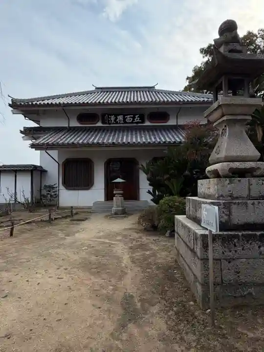 天寧寺の{uncategorized: "未分類", other: "その他", undefined: "問題あり", building: "その他建物", grave: "お墓", sacred_gate: "鳥居", guardian: "狛犬", statue: "像", buddha: "仏像", history: "歴史", nature: "自然", garden: "庭園", animal: "動物", pagoda: "塔", temizu: "手水舎", mountain_gate: "山門・神門", sanctuary: "本殿・本堂", subordinate: "末社・摂社", art: "芸術", scenery: "景色", jizo: "地蔵", ema: "絵馬", goshuin: "御朱印", omikuji: "おみくじ", items: "授与品その他", amulet: "お守り", goshuincho: "御朱印帳", eats: "食事", festival: "お祭り", votive_dance: "神楽", shichigosan: "七五三参", wedding: "結婚式", experience: "体験その他", initially: "初詣", around: "周辺", anti_infection: "感染症対策"}