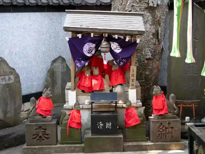 豊川稲荷東京別院の{uncategorized: "未分類", other: "その他", undefined: "問題あり", building: "その他建物", grave: "お墓", sacred_gate: "鳥居", guardian: "狛犬", statue: "像", buddha: "仏像", history: "歴史", nature: "自然", garden: "庭園", animal: "動物", pagoda: "塔", temizu: "手水舎", mountain_gate: "山門・神門", sanctuary: "本殿・本堂", subordinate: "末社・摂社", art: "芸術", scenery: "景色", jizo: "地蔵", ema: "絵馬", goshuin: "御朱印", omikuji: "おみくじ", items: "授与品その他", amulet: "お守り", goshuincho: "御朱印帳", eats: "食事", festival: "お祭り", votive_dance: "神楽", shichigosan: "七五三参", wedding: "結婚式", experience: "体験その他", initially: "初詣", around: "周辺", anti_infection: "感染症対策"}