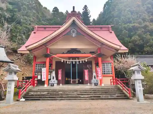 尾崎神社の{uncategorized: "未分類", other: "その他", undefined: "問題あり", building: "その他建物", grave: "お墓", sacred_gate: "鳥居", guardian: "狛犬", statue: "像", buddha: "仏像", history: "歴史", nature: "自然", garden: "庭園", animal: "動物", pagoda: "塔", temizu: "手水舎", mountain_gate: "山門・神門", sanctuary: "本殿・本堂", subordinate: "末社・摂社", art: "芸術", scenery: "景色", jizo: "地蔵", ema: "絵馬", goshuin: "御朱印", omikuji: "おみくじ", items: "授与品その他", amulet: "お守り", goshuincho: "御朱印帳", eats: "食事", festival: "お祭り", votive_dance: "神楽", shichigosan: "七五三参", wedding: "結婚式", experience: "体験その他", initially: "初詣", around: "周辺", anti_infection: "感染症対策"}