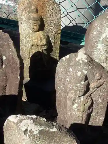 楽田原の三十三間堂の地蔵