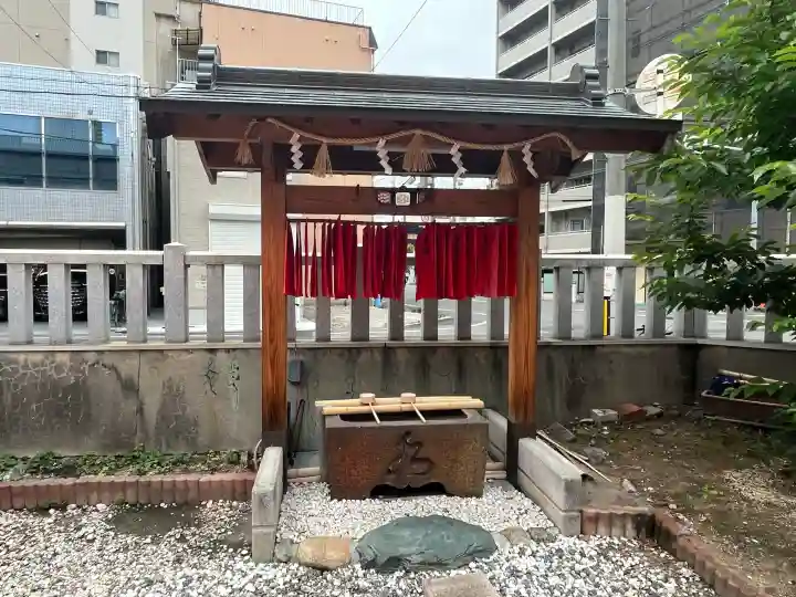 赤手拭稲荷神社の{uncategorized: "未分類", other: "その他", undefined: "問題あり", building: "その他建物", grave: "お墓", sacred_gate: "鳥居", guardian: "狛犬", statue: "像", buddha: "仏像", history: "歴史", nature: "自然", garden: "庭園", animal: "動物", pagoda: "塔", temizu: "手水舎", mountain_gate: "山門・神門", sanctuary: "本殿・本堂", subordinate: "末社・摂社", art: "芸術", scenery: "景色", jizo: "地蔵", ema: "絵馬", goshuin: "御朱印", omikuji: "おみくじ", items: "授与品その他", amulet: "お守り", goshuincho: "御朱印帳", eats: "食事", festival: "お祭り", votive_dance: "神楽", shichigosan: "七五三参", wedding: "結婚式", experience: "体験その他", initially: "初詣", around: "周辺", anti_infection: "感染症対策"}