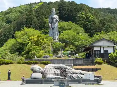 南法華寺（壷阪寺）の{uncategorized: "未分類", other: "その他", undefined: "問題あり", building: "その他建物", grave: "お墓", sacred_gate: "鳥居", guardian: "狛犬", statue: "像", buddha: "仏像", history: "歴史", nature: "自然", garden: "庭園", animal: "動物", pagoda: "塔", temizu: "手水舎", mountain_gate: "山門・神門", sanctuary: "本殿・本堂", subordinate: "末社・摂社", art: "芸術", scenery: "景色", jizo: "地蔵", ema: "絵馬", goshuin: "御朱印", omikuji: "おみくじ", items: "授与品その他", amulet: "お守り", goshuincho: "御朱印帳", eats: "食事", festival: "お祭り", votive_dance: "神楽", shichigosan: "七五三参", wedding: "結婚式", experience: "体験その他", initially: "初詣", around: "周辺", anti_infection: "感染症対策"}