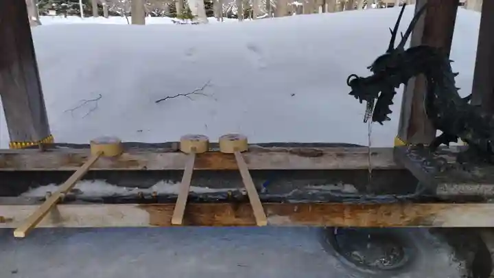 彌彦神社 (伊夜日子神社)の手水舎