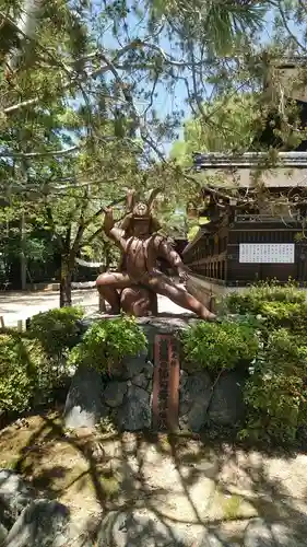 藤森神社の像