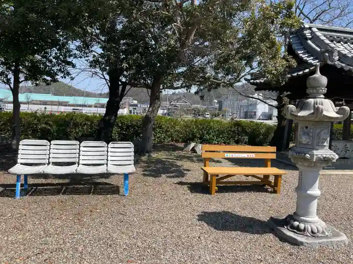 下多良神社の{uncategorized: "未分類", other: "その他", undefined: "問題あり", building: "その他建物", grave: "お墓", sacred_gate: "鳥居", guardian: "狛犬", statue: "像", buddha: "仏像", history: "歴史", nature: "自然", garden: "庭園", animal: "動物", pagoda: "塔", temizu: "手水舎", mountain_gate: "山門・神門", sanctuary: "本殿・本堂", subordinate: "末社・摂社", art: "芸術", scenery: "景色", jizo: "地蔵", ema: "絵馬", goshuin: "御朱印", omikuji: "おみくじ", items: "授与品その他", amulet: "お守り", goshuincho: "御朱印帳", eats: "食事", festival: "お祭り", votive_dance: "神楽", shichigosan: "七五三参", wedding: "結婚式", experience: "体験その他", initially: "初詣", around: "周辺", anti_infection: "感染症対策"}