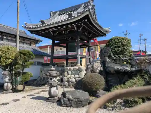 龍洞寺の{uncategorized: "未分類", other: "その他", undefined: "問題あり", building: "その他建物", grave: "お墓", sacred_gate: "鳥居", guardian: "狛犬", statue: "像", buddha: "仏像", history: "歴史", nature: "自然", garden: "庭園", animal: "動物", pagoda: "塔", temizu: "手水舎", mountain_gate: "山門・神門", sanctuary: "本殿・本堂", subordinate: "末社・摂社", art: "芸術", scenery: "景色", jizo: "地蔵", ema: "絵馬", goshuin: "御朱印", omikuji: "おみくじ", items: "授与品その他", amulet: "お守り", goshuincho: "御朱印帳", eats: "食事", festival: "お祭り", votive_dance: "神楽", shichigosan: "七五三参", wedding: "結婚式", experience: "体験その他", initially: "初詣", around: "周辺", anti_infection: "感染症対策"}
