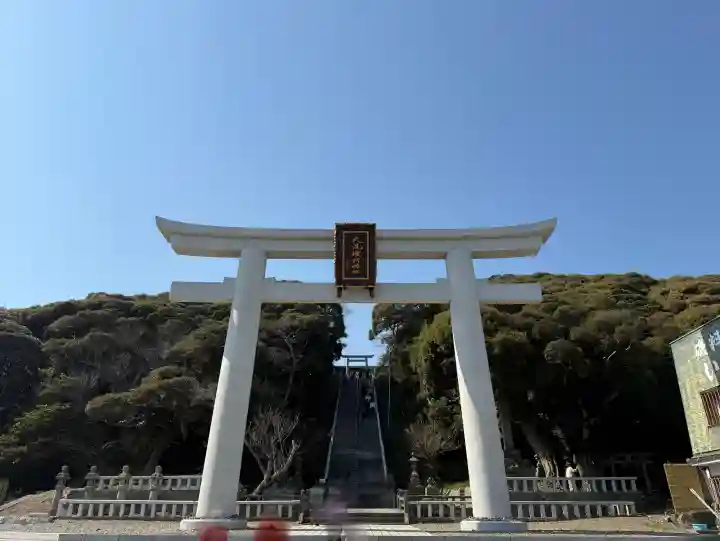大洗磯前神社の{uncategorized: "未分類", other: "その他", undefined: "問題あり", building: "その他建物", grave: "お墓", sacred_gate: "鳥居", guardian: "狛犬", statue: "像", buddha: "仏像", history: "歴史", nature: "自然", garden: "庭園", animal: "動物", pagoda: "塔", temizu: "手水舎", mountain_gate: "山門・神門", sanctuary: "本殿・本堂", subordinate: "末社・摂社", art: "芸術", scenery: "景色", jizo: "地蔵", ema: "絵馬", goshuin: "御朱印", omikuji: "おみくじ", items: "授与品その他", amulet: "お守り", goshuincho: "御朱印帳", eats: "食事", festival: "お祭り", votive_dance: "神楽", shichigosan: "七五三参", wedding: "結婚式", experience: "体験その他", initially: "初詣", around: "周辺", anti_infection: "感染症対策"}