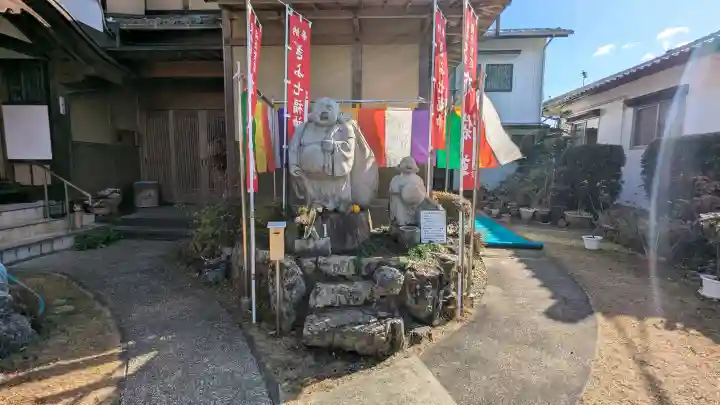 林陽寺の{uncategorized: "未分類", other: "その他", undefined: "問題あり", building: "その他建物", grave: "お墓", sacred_gate: "鳥居", guardian: "狛犬", statue: "像", buddha: "仏像", history: "歴史", nature: "自然", garden: "庭園", animal: "動物", pagoda: "塔", temizu: "手水舎", mountain_gate: "山門・神門", sanctuary: "本殿・本堂", subordinate: "末社・摂社", art: "芸術", scenery: "景色", jizo: "地蔵", ema: "絵馬", goshuin: "御朱印", omikuji: "おみくじ", items: "授与品その他", amulet: "お守り", goshuincho: "御朱印帳", eats: "食事", festival: "お祭り", votive_dance: "神楽", shichigosan: "七五三参", wedding: "結婚式", experience: "体験その他", initially: "初詣", around: "周辺", anti_infection: "感染症対策"}