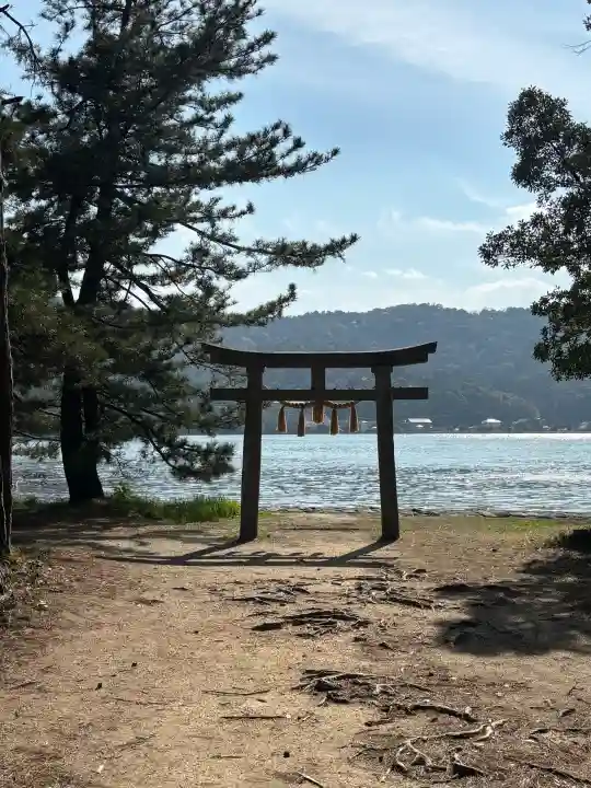 天橋立神社の{uncategorized: "未分類", other: "その他", undefined: "問題あり", building: "その他建物", grave: "お墓", sacred_gate: "鳥居", guardian: "狛犬", statue: "像", buddha: "仏像", history: "歴史", nature: "自然", garden: "庭園", animal: "動物", pagoda: "塔", temizu: "手水舎", mountain_gate: "山門・神門", sanctuary: "本殿・本堂", subordinate: "末社・摂社", art: "芸術", scenery: "景色", jizo: "地蔵", ema: "絵馬", goshuin: "御朱印", omikuji: "おみくじ", items: "授与品その他", amulet: "お守り", goshuincho: "御朱印帳", eats: "食事", festival: "お祭り", votive_dance: "神楽", shichigosan: "七五三参", wedding: "結婚式", experience: "体験その他", initially: "初詣", around: "周辺", anti_infection: "感染症対策"}