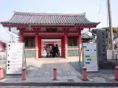 津観音の山門