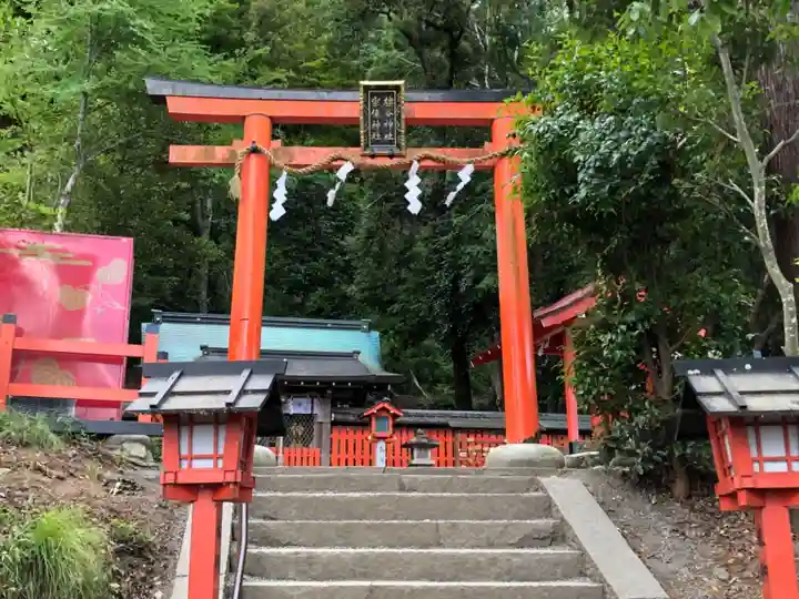 櫟谷宗像神社(松尾大社摂社)の鳥居