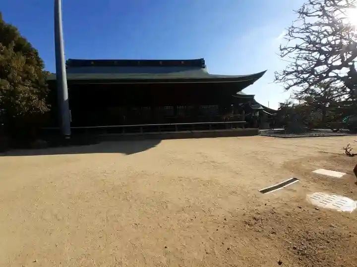 関西出雲久多美神社の{uncategorized: "未分類", other: "その他", undefined: "問題あり", building: "その他建物", grave: "お墓", sacred_gate: "鳥居", guardian: "狛犬", statue: "像", buddha: "仏像", history: "歴史", nature: "自然", garden: "庭園", animal: "動物", pagoda: "塔", temizu: "手水舎", mountain_gate: "山門・神門", sanctuary: "本殿・本堂", subordinate: "末社・摂社", art: "芸術", scenery: "景色", jizo: "地蔵", ema: "絵馬", goshuin: "御朱印", omikuji: "おみくじ", items: "授与品その他", amulet: "お守り", goshuincho: "御朱印帳", eats: "食事", festival: "お祭り", votive_dance: "神楽", shichigosan: "七五三参", wedding: "結婚式", experience: "体験その他", initially: "初詣", around: "周辺", anti_infection: "感染症対策"}