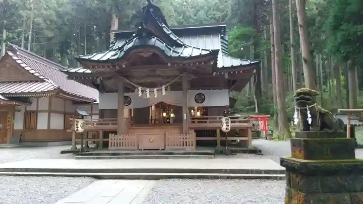 御岩神社の本殿・本堂