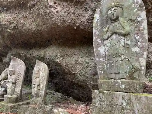 深草岩屋観音堂（深草山瑞岩寺奥院）の仏像