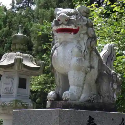 八心大市比古神社の狛犬