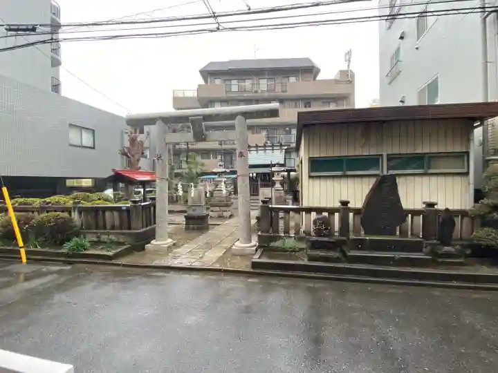 中葛西稲荷神社の{uncategorized: "未分類", other: "その他", undefined: "問題あり", building: "その他建物", grave: "お墓", sacred_gate: "鳥居", guardian: "狛犬", statue: "像", buddha: "仏像", history: "歴史", nature: "自然", garden: "庭園", animal: "動物", pagoda: "塔", temizu: "手水舎", mountain_gate: "山門・神門", sanctuary: "本殿・本堂", subordinate: "末社・摂社", art: "芸術", scenery: "景色", jizo: "地蔵", ema: "絵馬", goshuin: "御朱印", omikuji: "おみくじ", items: "授与品その他", amulet: "お守り", goshuincho: "御朱印帳", eats: "食事", festival: "お祭り", votive_dance: "神楽", shichigosan: "七五三参", wedding: "結婚式", experience: "体験その他", initially: "初詣", around: "周辺", anti_infection: "感染症対策"}