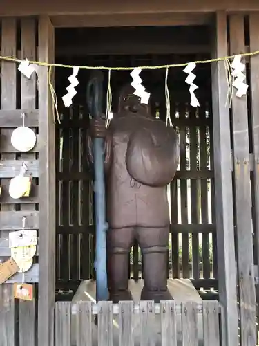 武蔵野神社の像