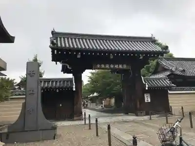 壬生寺の山門・神門