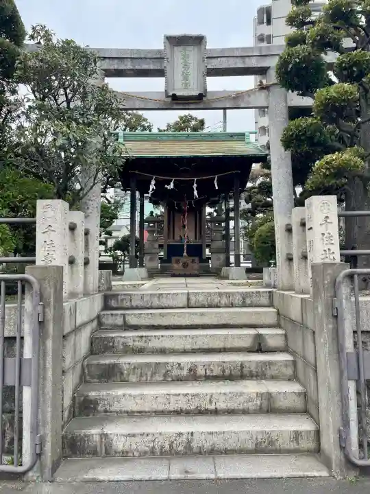 千潮金刀比羅宮の{uncategorized: "未分類", other: "その他", undefined: "問題あり", building: "その他建物", grave: "お墓", sacred_gate: "鳥居", guardian: "狛犬", statue: "像", buddha: "仏像", history: "歴史", nature: "自然", garden: "庭園", animal: "動物", pagoda: "塔", temizu: "手水舎", mountain_gate: "山門・神門", sanctuary: "本殿・本堂", subordinate: "末社・摂社", art: "芸術", scenery: "景色", jizo: "地蔵", ema: "絵馬", goshuin: "御朱印", omikuji: "おみくじ", items: "授与品その他", amulet: "お守り", goshuincho: "御朱印帳", eats: "食事", festival: "お祭り", votive_dance: "神楽", shichigosan: "七五三参", wedding: "結婚式", experience: "体験その他", initially: "初詣", around: "周辺", anti_infection: "感染症対策"}