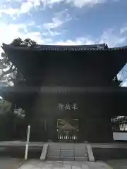 泉岳寺の山門