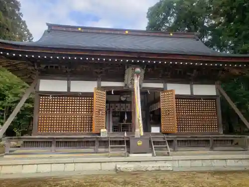 山津照神社の本殿