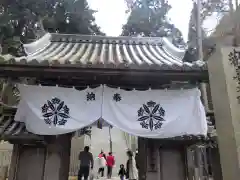 宝山寺の山門