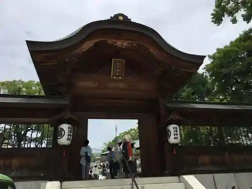 饒津神社の山門