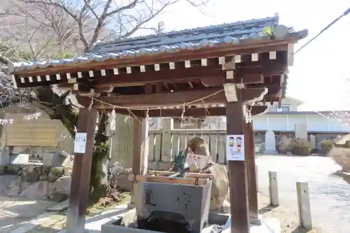糸碕神社の手水舎