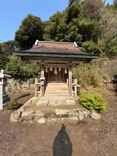 日御碕神社の{uncategorized: "未分類", other: "その他", undefined: "問題あり", building: "その他建物", grave: "お墓", sacred_gate: "鳥居", guardian: "狛犬", statue: "像", buddha: "仏像", history: "歴史", nature: "自然", garden: "庭園", animal: "動物", pagoda: "塔", temizu: "手水舎", mountain_gate: "山門・神門", sanctuary: "本殿・本堂", subordinate: "末社・摂社", art: "芸術", scenery: "景色", jizo: "地蔵", ema: "絵馬", goshuin: "御朱印", omikuji: "おみくじ", items: "授与品その他", amulet: "お守り", goshuincho: "御朱印帳", eats: "食事", festival: "お祭り", votive_dance: "神楽", shichigosan: "七五三参", wedding: "結婚式", experience: "体験その他", initially: "初詣", around: "周辺", anti_infection: "感染症対策"}