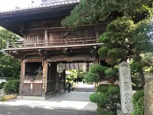 霊山寺の山門