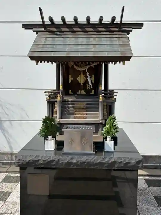 ラゾーナ出雲神社の{uncategorized: "未分類", other: "その他", undefined: "問題あり", building: "その他建物", grave: "お墓", sacred_gate: "鳥居", guardian: "狛犬", statue: "像", buddha: "仏像", history: "歴史", nature: "自然", garden: "庭園", animal: "動物", pagoda: "塔", temizu: "手水舎", mountain_gate: "山門・神門", sanctuary: "本殿・本堂", subordinate: "末社・摂社", art: "芸術", scenery: "景色", jizo: "地蔵", ema: "絵馬", goshuin: "御朱印", omikuji: "おみくじ", items: "授与品その他", amulet: "お守り", goshuincho: "御朱印帳", eats: "食事", festival: "お祭り", votive_dance: "神楽", shichigosan: "七五三参", wedding: "結婚式", experience: "体験その他", initially: "初詣", around: "周辺", anti_infection: "感染症対策"}