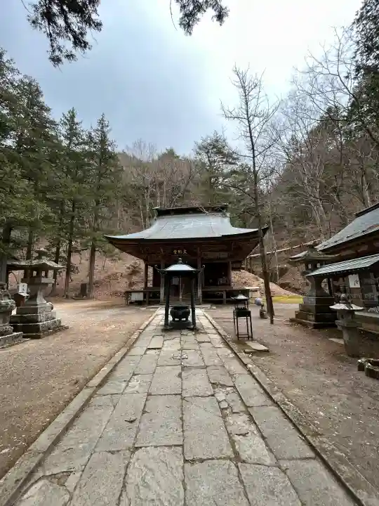 文殊堂の{uncategorized: "未分類", other: "その他", undefined: "問題あり", building: "その他建物", grave: "お墓", sacred_gate: "鳥居", guardian: "狛犬", statue: "像", buddha: "仏像", history: "歴史", nature: "自然", garden: "庭園", animal: "動物", pagoda: "塔", temizu: "手水舎", mountain_gate: "山門・神門", sanctuary: "本殿・本堂", subordinate: "末社・摂社", art: "芸術", scenery: "景色", jizo: "地蔵", ema: "絵馬", goshuin: "御朱印", omikuji: "おみくじ", items: "授与品その他", amulet: "お守り", goshuincho: "御朱印帳", eats: "食事", festival: "お祭り", votive_dance: "神楽", shichigosan: "七五三参", wedding: "結婚式", experience: "体験その他", initially: "初詣", around: "周辺", anti_infection: "感染症対策"}