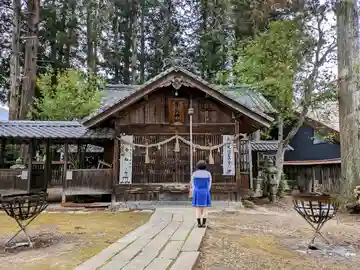 育良神社の本殿・本堂