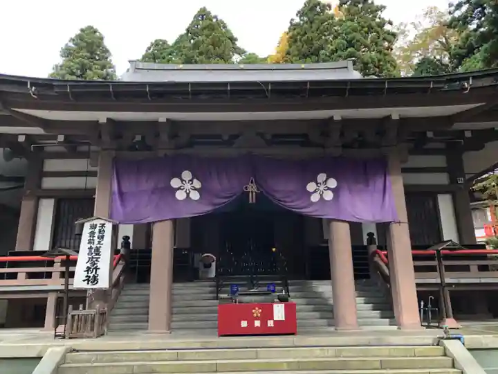 日石寺の本殿・本堂