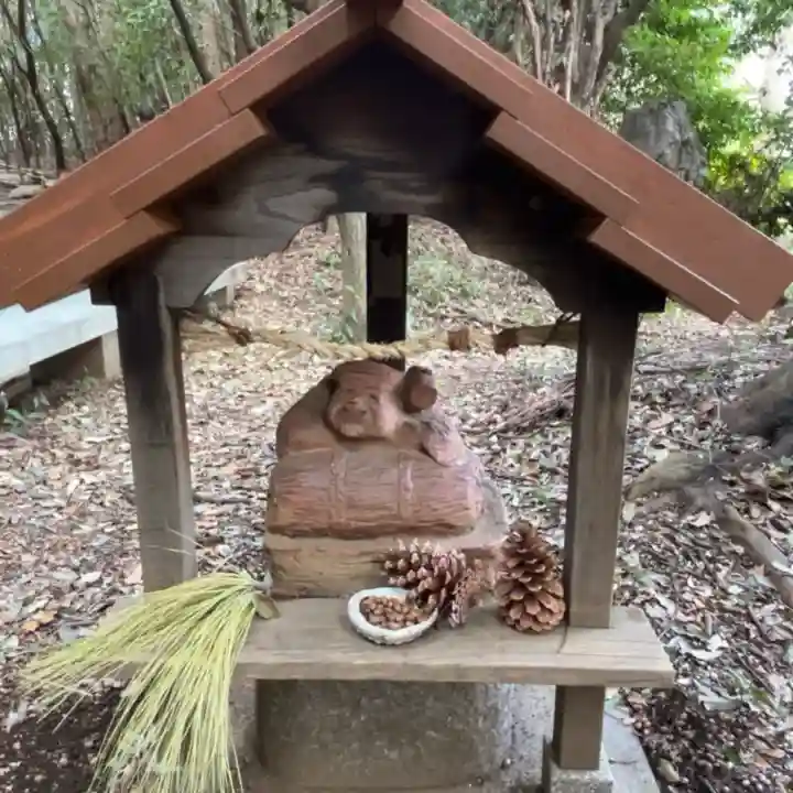 出雲大社相模分祠の{uncategorized: "未分類", other: "その他", undefined: "問題あり", building: "その他建物", grave: "お墓", sacred_gate: "鳥居", guardian: "狛犬", statue: "像", buddha: "仏像", history: "歴史", nature: "自然", garden: "庭園", animal: "動物", pagoda: "塔", temizu: "手水舎", mountain_gate: "山門・神門", sanctuary: "本殿・本堂", subordinate: "末社・摂社", art: "芸術", scenery: "景色", jizo: "地蔵", ema: "絵馬", goshuin: "御朱印", omikuji: "おみくじ", items: "授与品その他", amulet: "お守り", goshuincho: "御朱印帳", eats: "食事", festival: "お祭り", votive_dance: "神楽", shichigosan: "七五三参", wedding: "結婚式", experience: "体験その他", initially: "初詣", around: "周辺", anti_infection: "感染症対策"}