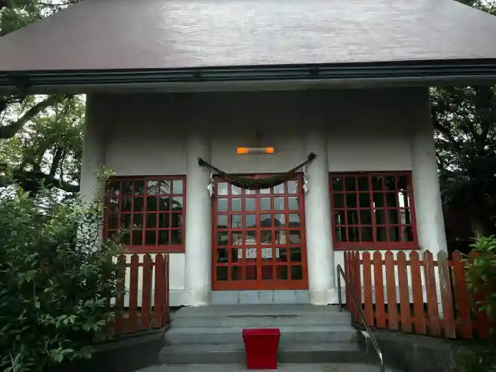 熊野神社の{uncategorized: "未分類", other: "その他", undefined: "問題あり", building: "その他建物", grave: "お墓", sacred_gate: "鳥居", guardian: "狛犬", statue: "像", buddha: "仏像", history: "歴史", nature: "自然", garden: "庭園", animal: "動物", pagoda: "塔", temizu: "手水舎", mountain_gate: "山門・神門", sanctuary: "本殿・本堂", subordinate: "末社・摂社", art: "芸術", scenery: "景色", jizo: "地蔵", ema: "絵馬", goshuin: "御朱印", omikuji: "おみくじ", items: "授与品その他", amulet: "お守り", goshuincho: "御朱印帳", eats: "食事", festival: "お祭り", votive_dance: "神楽", shichigosan: "七五三参", wedding: "結婚式", experience: "体験その他", initially: "初詣", around: "周辺", anti_infection: "感染症対策"}