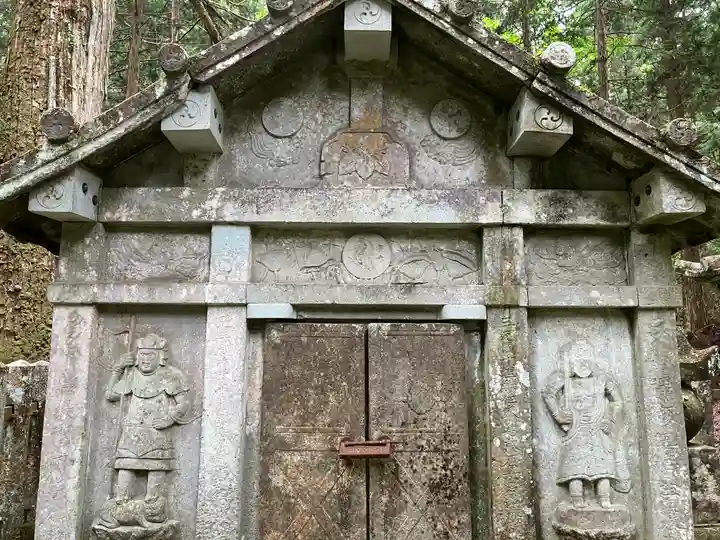 高野山金剛峯寺奥の院(和歌山県)