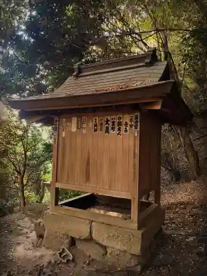 弥谷寺の{uncategorized: "未分類", other: "その他", undefined: "問題あり", building: "その他建物", grave: "お墓", sacred_gate: "鳥居", guardian: "狛犬", statue: "像", buddha: "仏像", history: "歴史", nature: "自然", garden: "庭園", animal: "動物", pagoda: "塔", temizu: "手水舎", mountain_gate: "山門・神門", sanctuary: "本殿・本堂", subordinate: "末社・摂社", art: "芸術", scenery: "景色", jizo: "地蔵", ema: "絵馬", goshuin: "御朱印", omikuji: "おみくじ", items: "授与品その他", amulet: "お守り", goshuincho: "御朱印帳", eats: "食事", festival: "お祭り", votive_dance: "神楽", shichigosan: "七五三参", wedding: "結婚式", experience: "体験その他", initially: "初詣", around: "周辺", anti_infection: "感染症対策"}