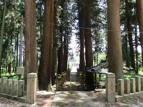 雷神社の建物その他