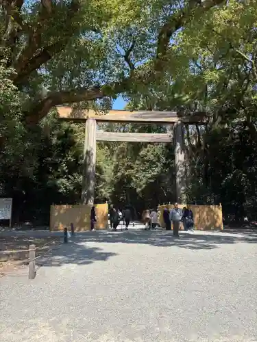 熱田神宮の{uncategorized: "未分類", other: "その他", undefined: "問題あり", building: "その他建物", grave: "お墓", sacred_gate: "鳥居", guardian: "狛犬", statue: "像", buddha: "仏像", history: "歴史", nature: "自然", garden: "庭園", animal: "動物", pagoda: "塔", temizu: "手水舎", mountain_gate: "山門・神門", sanctuary: "本殿・本堂", subordinate: "末社・摂社", art: "芸術", scenery: "景色", jizo: "地蔵", ema: "絵馬", goshuin: "御朱印", omikuji: "おみくじ", items: "授与品その他", amulet: "お守り", goshuincho: "御朱印帳", eats: "食事", festival: "お祭り", votive_dance: "神楽", shichigosan: "七五三参", wedding: "結婚式", experience: "体験その他", initially: "初詣", around: "周辺", anti_infection: "感染症対策"}