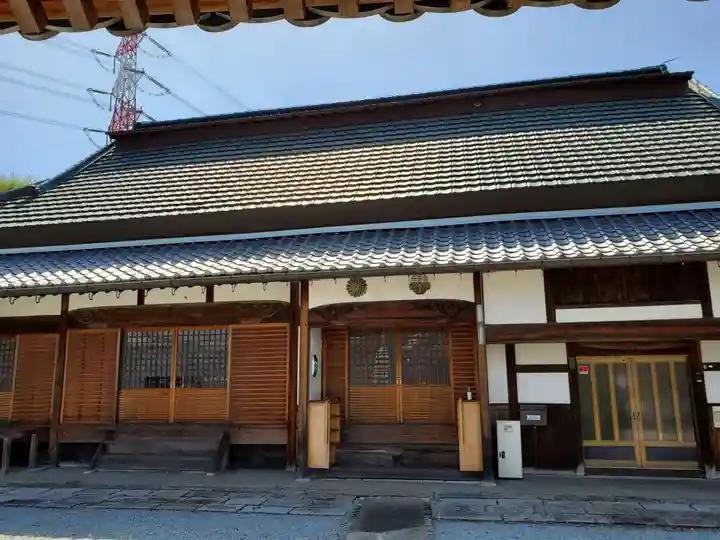 布袋寺の本殿・本堂