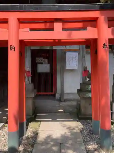 忍岡稲荷神社の鳥居