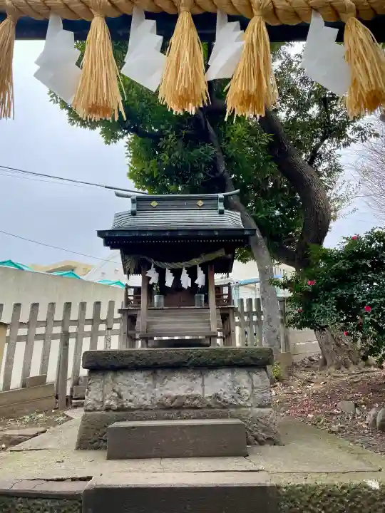 中目黒八幡神社の{uncategorized: "未分類", other: "その他", undefined: "問題あり", building: "その他建物", grave: "お墓", sacred_gate: "鳥居", guardian: "狛犬", statue: "像", buddha: "仏像", history: "歴史", nature: "自然", garden: "庭園", animal: "動物", pagoda: "塔", temizu: "手水舎", mountain_gate: "山門・神門", sanctuary: "本殿・本堂", subordinate: "末社・摂社", art: "芸術", scenery: "景色", jizo: "地蔵", ema: "絵馬", goshuin: "御朱印", omikuji: "おみくじ", items: "授与品その他", amulet: "お守り", goshuincho: "御朱印帳", eats: "食事", festival: "お祭り", votive_dance: "神楽", shichigosan: "七五三参", wedding: "結婚式", experience: "体験その他", initially: "初詣", around: "周辺", anti_infection: "感染症対策"}