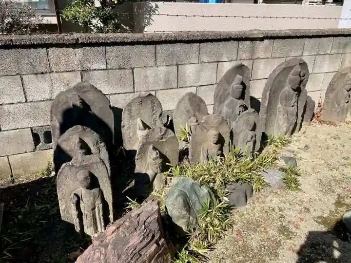 青巒寺の{uncategorized: "未分類", other: "その他", undefined: "問題あり", building: "その他建物", grave: "お墓", sacred_gate: "鳥居", guardian: "狛犬", statue: "像", buddha: "仏像", history: "歴史", nature: "自然", garden: "庭園", animal: "動物", pagoda: "塔", temizu: "手水舎", mountain_gate: "山門・神門", sanctuary: "本殿・本堂", subordinate: "末社・摂社", art: "芸術", scenery: "景色", jizo: "地蔵", ema: "絵馬", goshuin: "御朱印", omikuji: "おみくじ", items: "授与品その他", amulet: "お守り", goshuincho: "御朱印帳", eats: "食事", festival: "お祭り", votive_dance: "神楽", shichigosan: "七五三参", wedding: "結婚式", experience: "体験その他", initially: "初詣", around: "周辺", anti_infection: "感染症対策"}