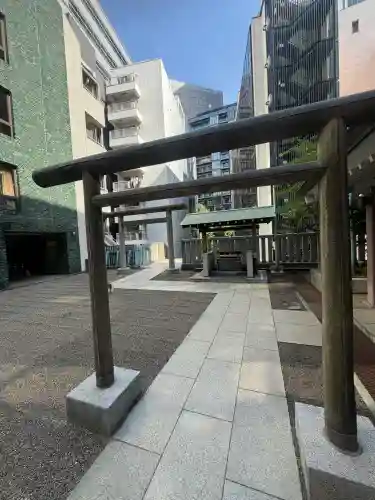 宮益御嶽神社の{uncategorized: "未分類", other: "その他", undefined: "問題あり", building: "その他建物", grave: "お墓", sacred_gate: "鳥居", guardian: "狛犬", statue: "像", buddha: "仏像", history: "歴史", nature: "自然", garden: "庭園", animal: "動物", pagoda: "塔", temizu: "手水舎", mountain_gate: "山門・神門", sanctuary: "本殿・本堂", subordinate: "末社・摂社", art: "芸術", scenery: "景色", jizo: "地蔵", ema: "絵馬", goshuin: "御朱印", omikuji: "おみくじ", items: "授与品その他", amulet: "お守り", goshuincho: "御朱印帳", eats: "食事", festival: "お祭り", votive_dance: "神楽", shichigosan: "七五三参", wedding: "結婚式", experience: "体験その他", initially: "初詣", around: "周辺", anti_infection: "感染症対策"}