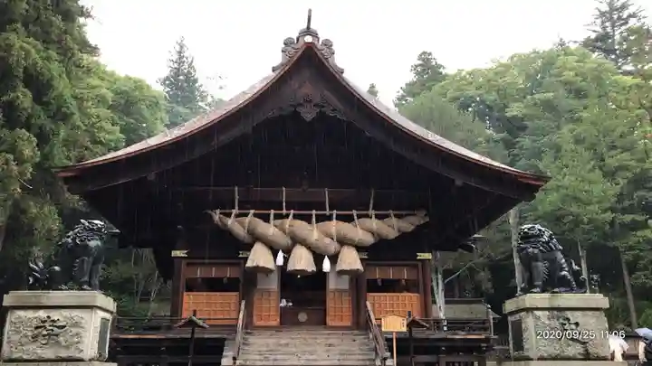 諏訪大社下社秋宮の本殿・本堂