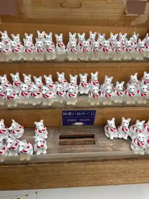 伊奴神社の{uncategorized: "未分類", other: "その他", undefined: "問題あり", building: "その他建物", grave: "お墓", sacred_gate: "鳥居", guardian: "狛犬", statue: "像", buddha: "仏像", history: "歴史", nature: "自然", garden: "庭園", animal: "動物", pagoda: "塔", temizu: "手水舎", mountain_gate: "山門・神門", sanctuary: "本殿・本堂", subordinate: "末社・摂社", art: "芸術", scenery: "景色", jizo: "地蔵", ema: "絵馬", goshuin: "御朱印", omikuji: "おみくじ", items: "授与品その他", amulet: "お守り", goshuincho: "御朱印帳", eats: "食事", festival: "お祭り", votive_dance: "神楽", shichigosan: "七五三参", wedding: "結婚式", experience: "体験その他", initially: "初詣", around: "周辺", anti_infection: "感染症対策"}