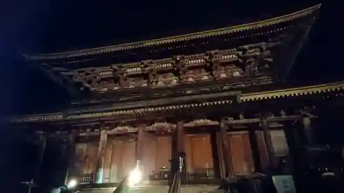 金峯山寺の本殿